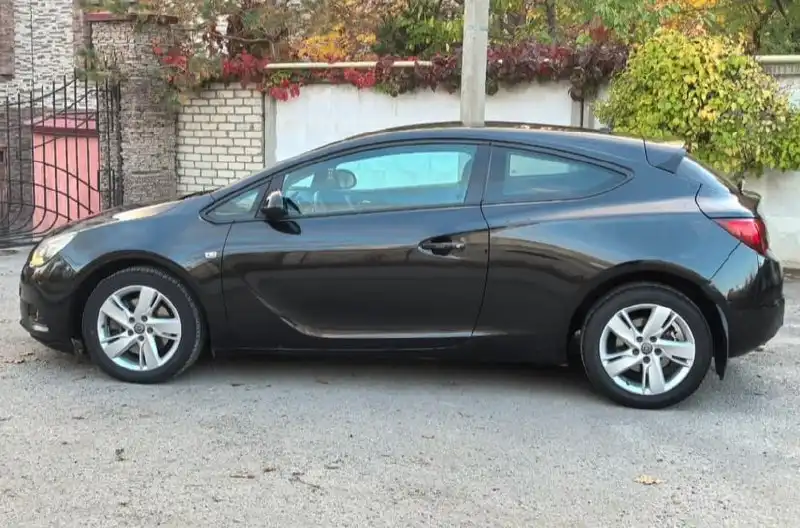 Opel Astra GT 2012 года в отличном состоянии - Легковые автомобили (Авто) в Волгоград