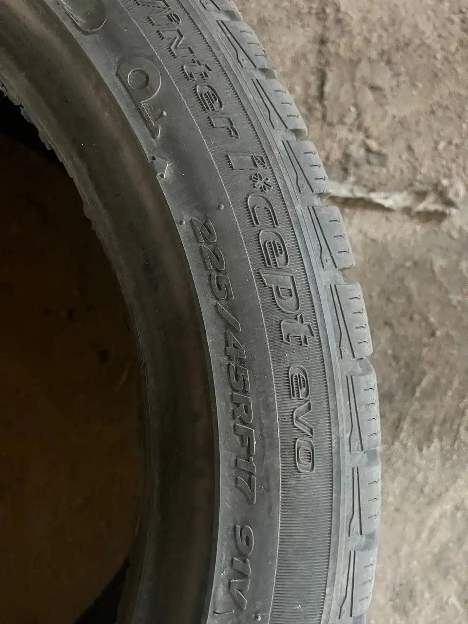 Продам резины липучка один сезон - Шины (Авто) в Волгоград