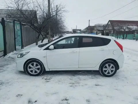 Продажа Hyundai Solaris хэтчбек - Аудио и мультимедиа в Волгоград