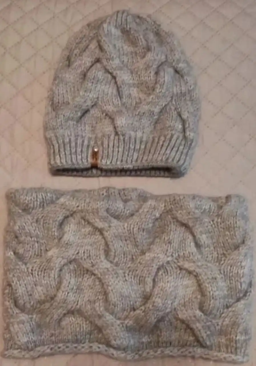 Новый комплект шапка и снуд