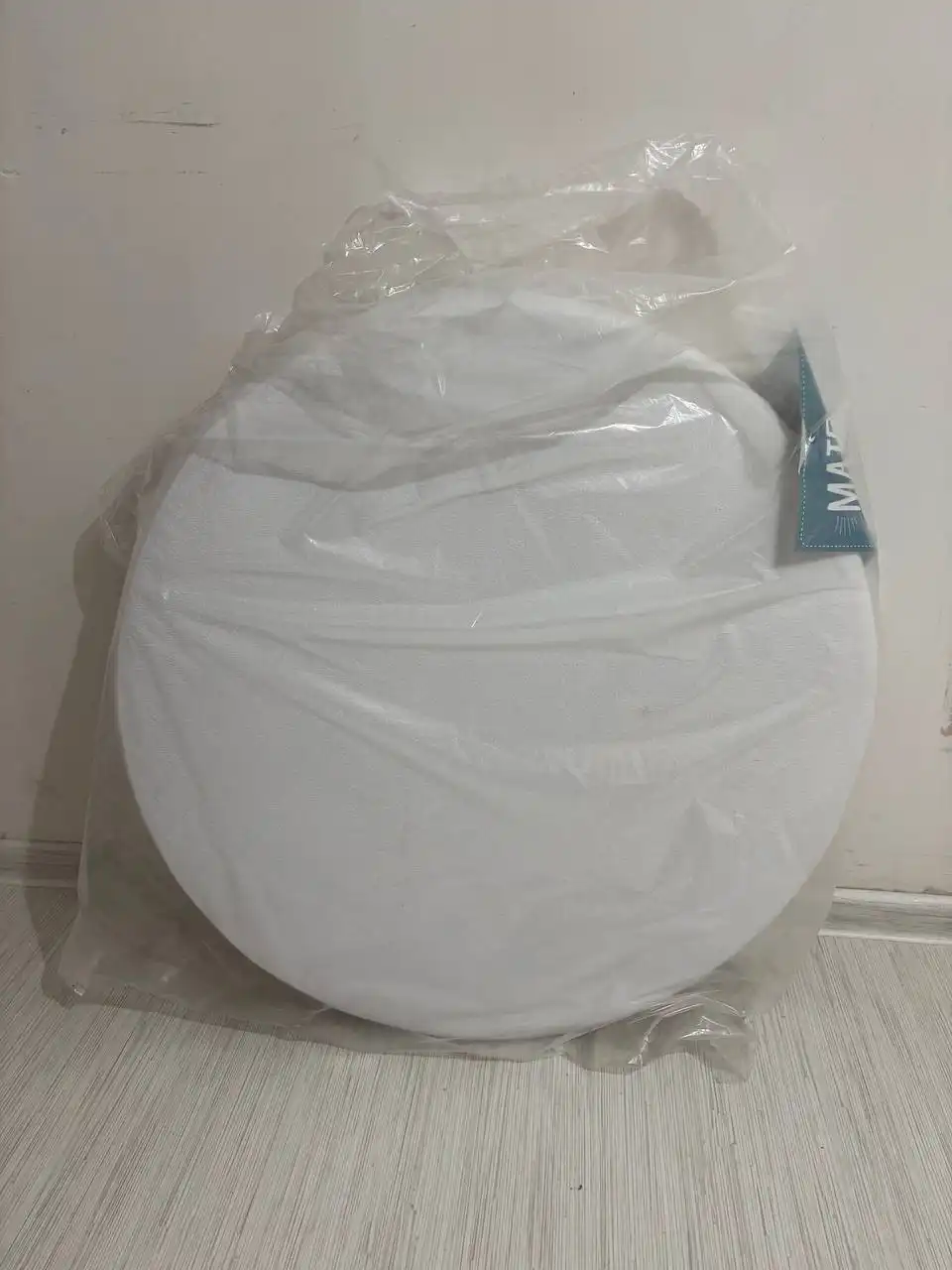 Продам новый матрас с наматрасником для круглой кроватки