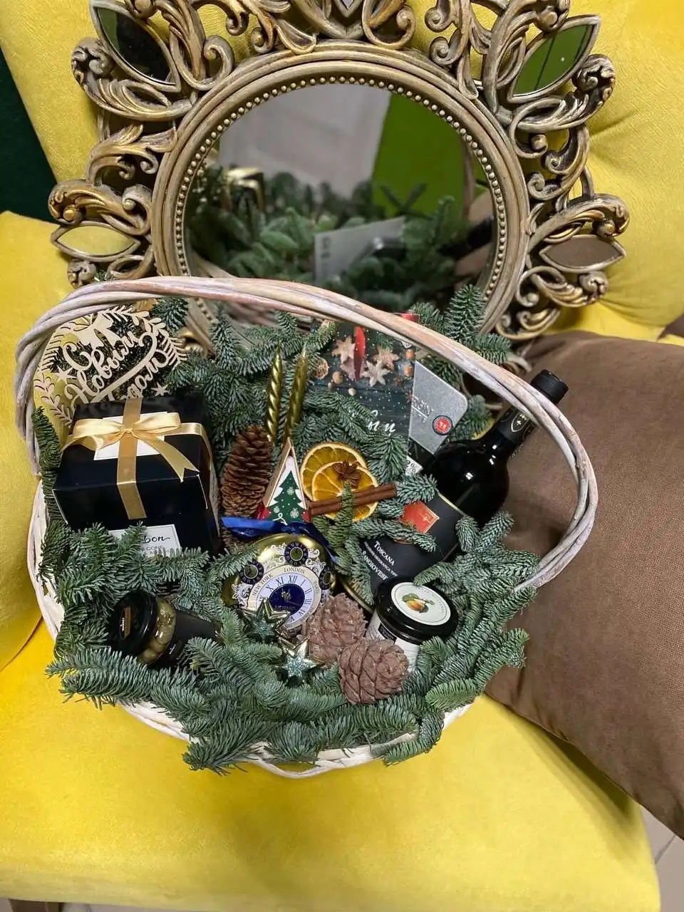 Новогодний подарок с блеском для украшения праздника