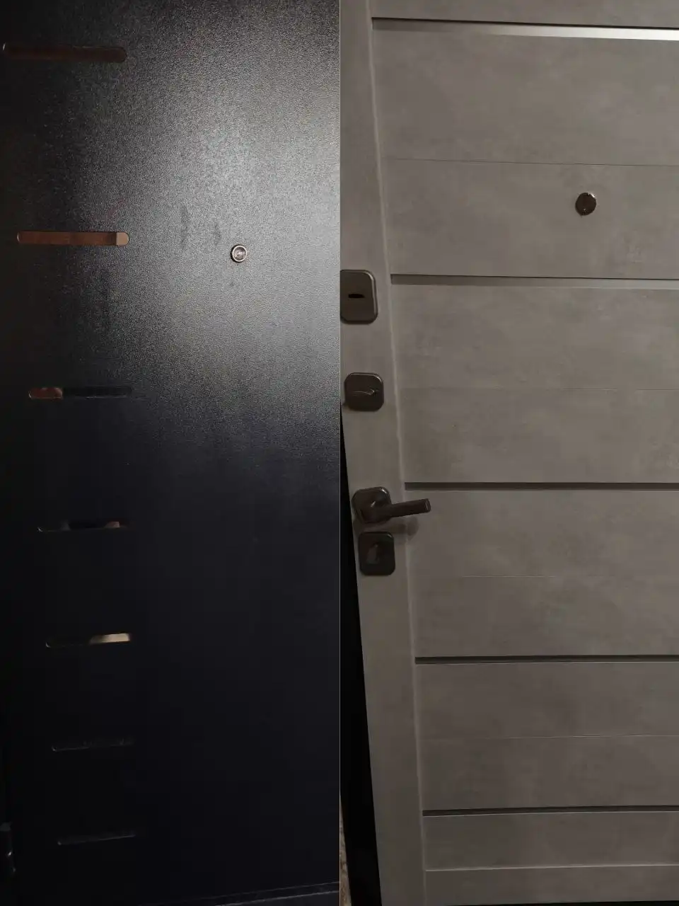 Продам входную дверь б/у два месяца