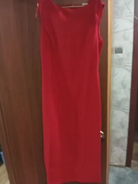 Женские платья черное и красное размер М - частное объявление в Шелехов