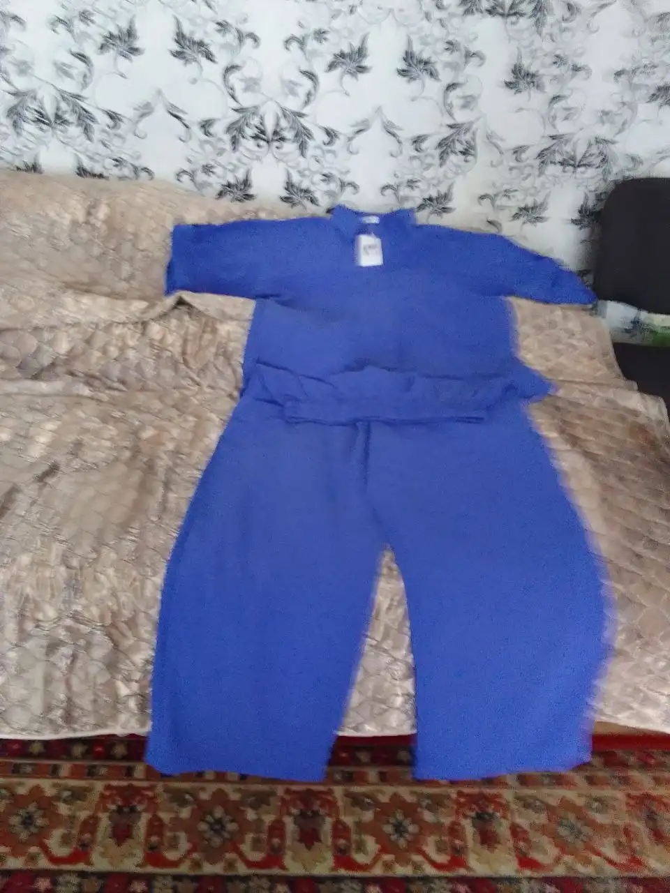 Новый нарядный костюм 50-52 размера