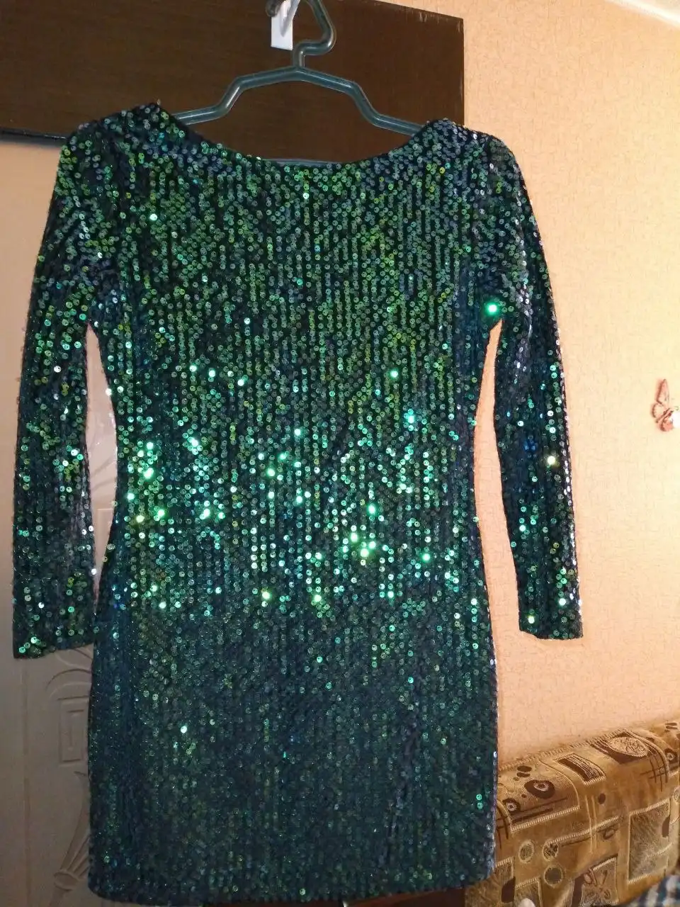 Продам новогоднее платье 40-42 размер мини