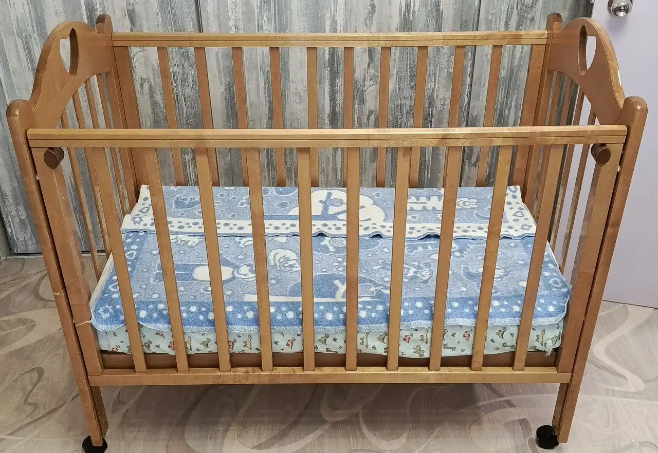 Продам детскую кроватку с ортопедическим матрасом