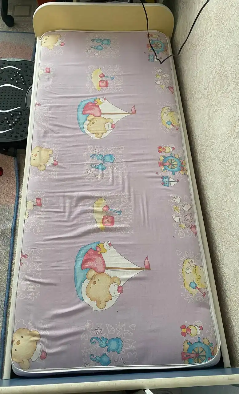 Продам кровать с матрацем 140*60