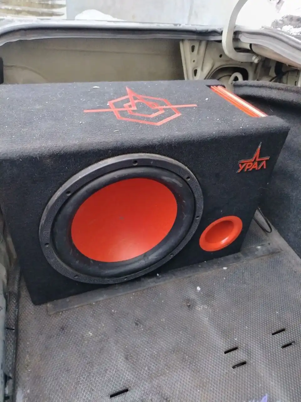 Продам сабвуфер в Шелехове