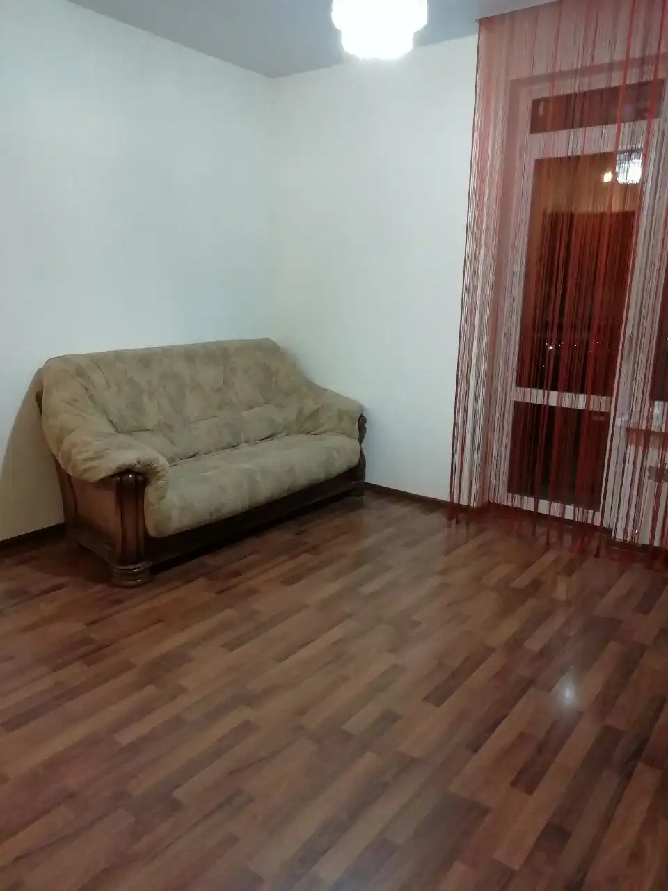 Продам мягкий уголок (диван и 2 кресла) из натурального дерева