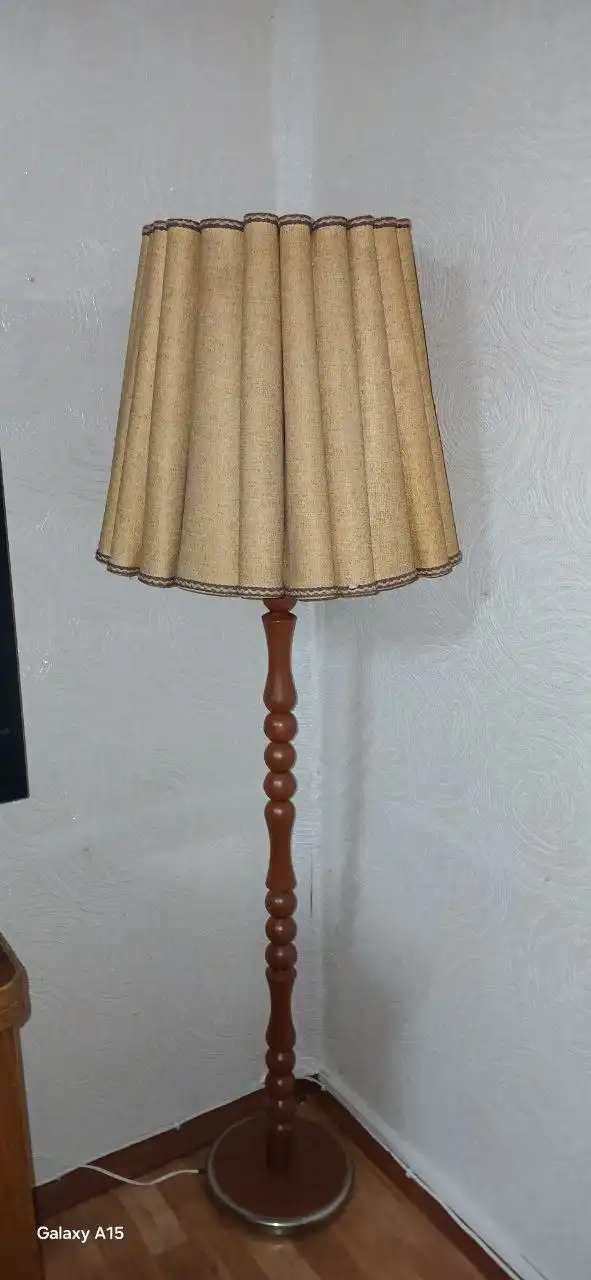 Продам Торшер