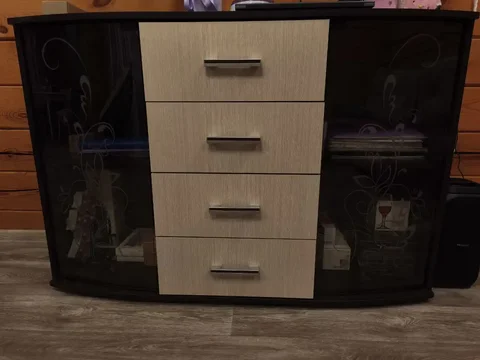 Продам тумбу с стеклянными дверцами - Мебель в Шелехов