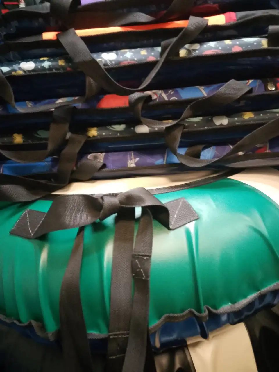 Тюбы и санки-ледянки в магазине Спортивные товары - Зимние виды спорта (Хобби и отдых) в Шелехов