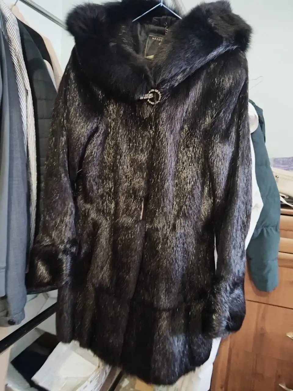 Продам шубу из нутрии б/у - Верхняя одежда (Одежда) в Шелехов