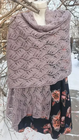 Палантин воздушный с красивым узором ручной работы - Одежда в Шелехов