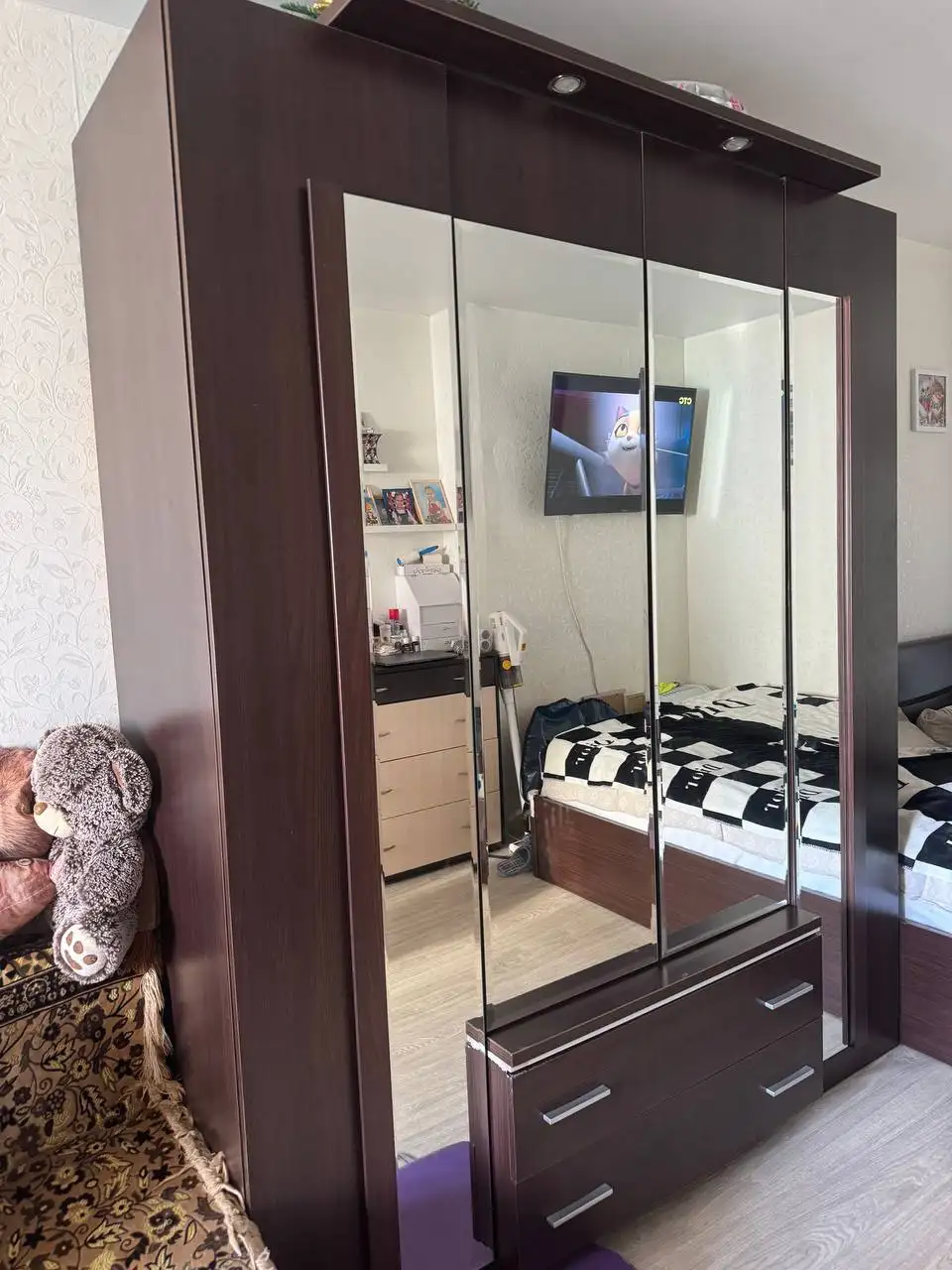 Продам четырехстворчатый шкаф цвет венге - Мебель (Для дома и дачи) в Шелехов