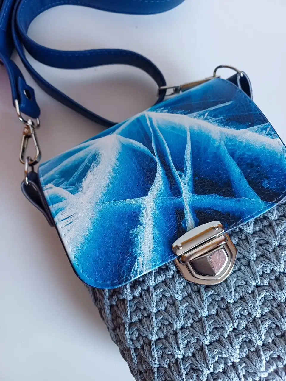 Сумочка 'лед Байкала' из полиэфирного шнура и эко-кожи - Аксессуары (Барахолка) в Шелехов