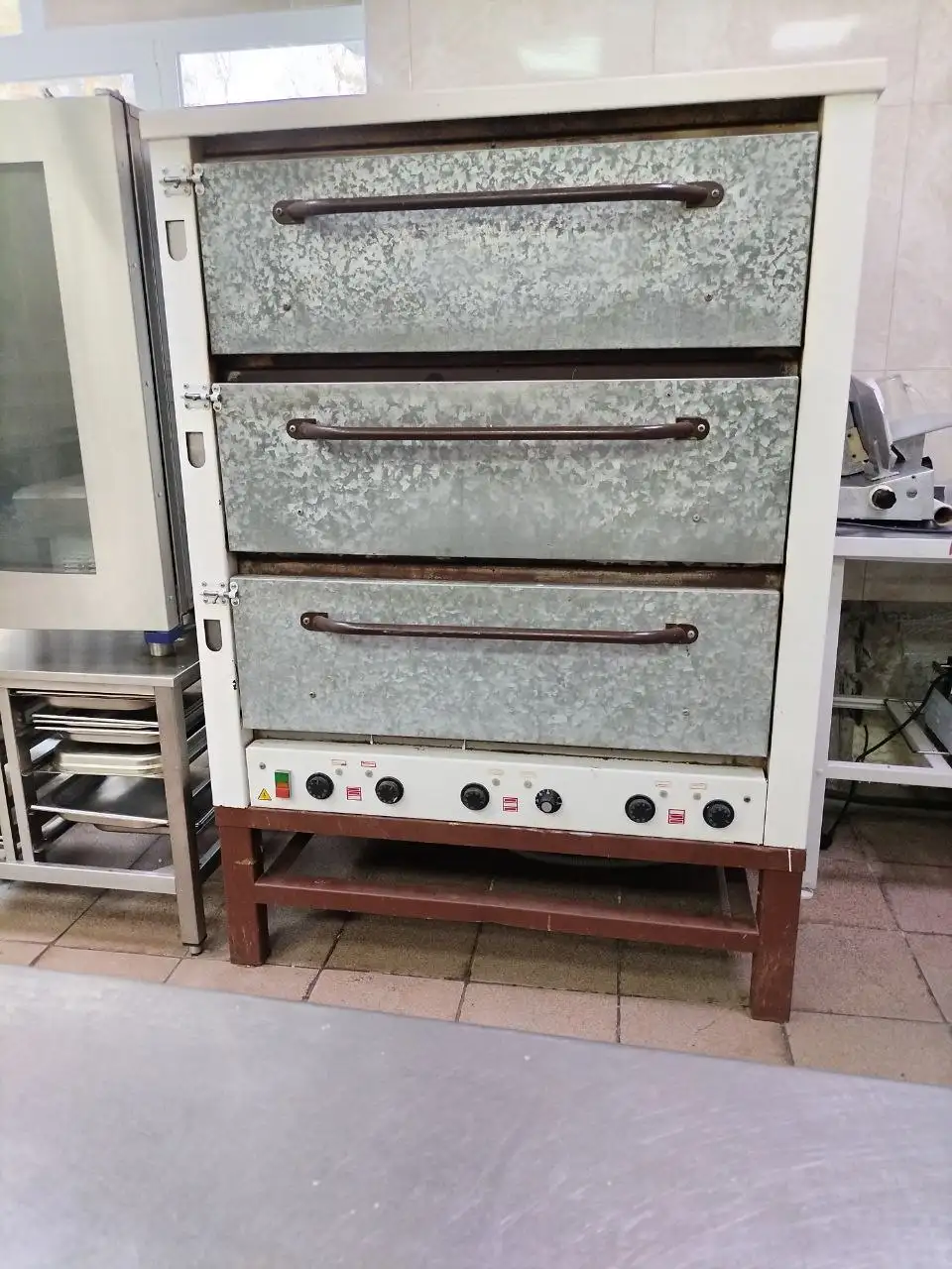 Продаётся хлебопечь в рабочем состоянии - Кухонная техника (Для дома и дачи) в Шелехов