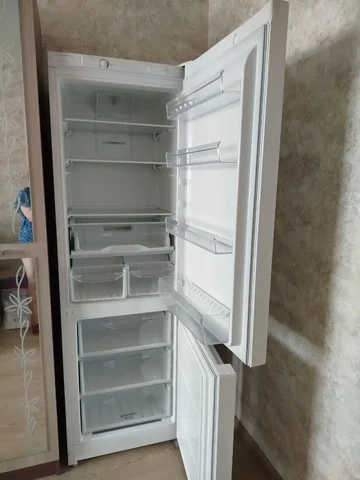 Продам холодильник б/у месяц - Текстиль для кухни в Шелехов