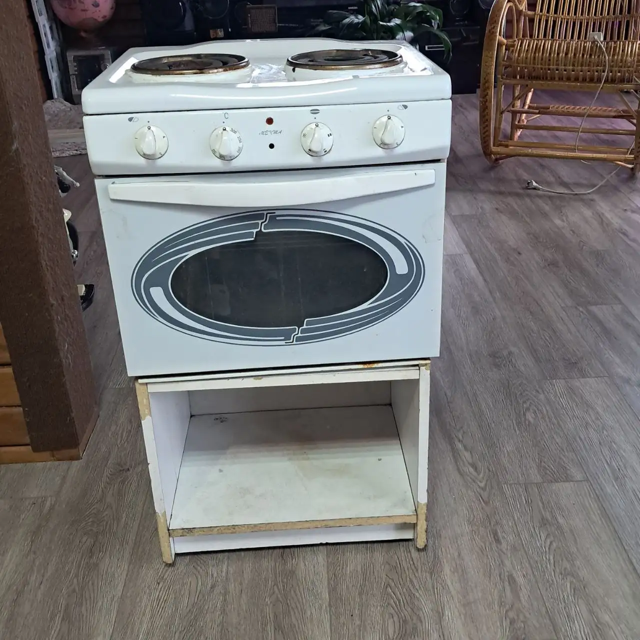 Продам печку б/у с неработающей конфоркой - Печи и отопление (Для дома и дачи) в Шелехов