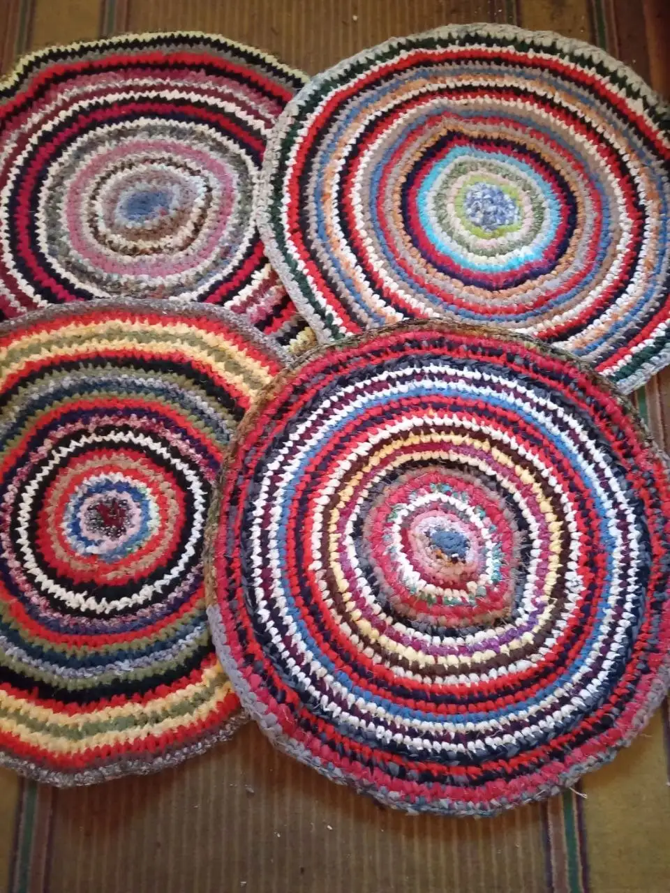 Продам вязаный коврик ручной работы - Ковры и коврики (Для дома и дачи) в Шелехов