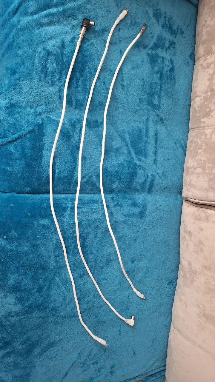 Отдам провода для ТВ с штекерами - Кабели и провода (Электроника) в Шелехов