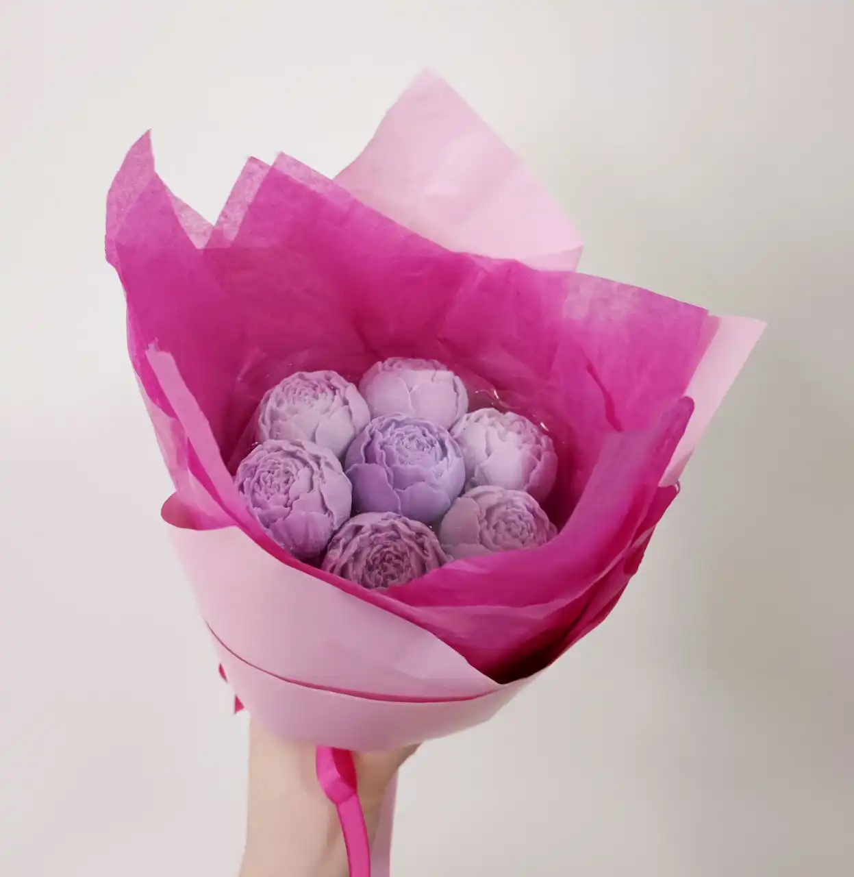 Миниатюрные букеты из шоколадных пионов