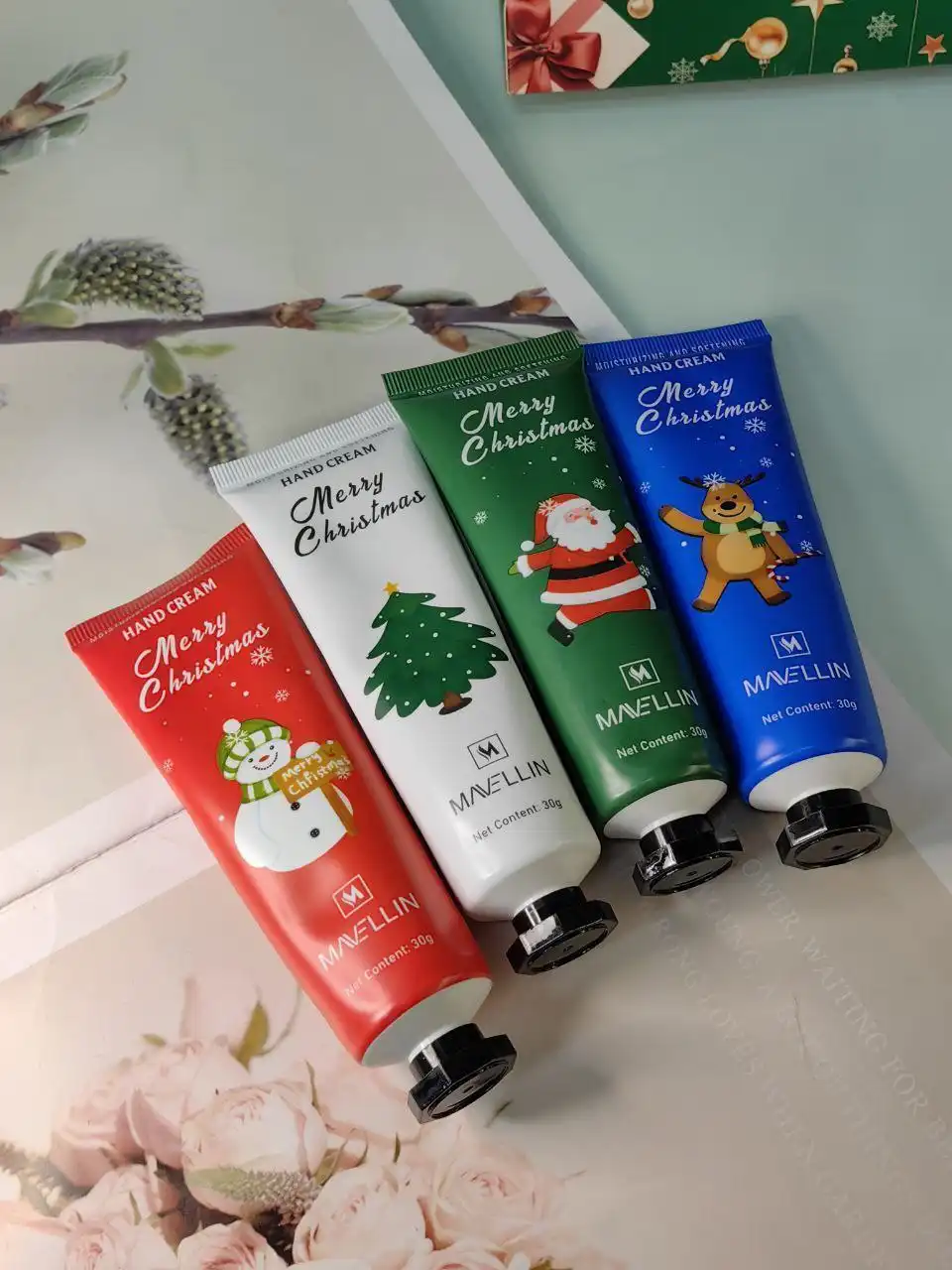 Новогодний набор косметики 8 в 1