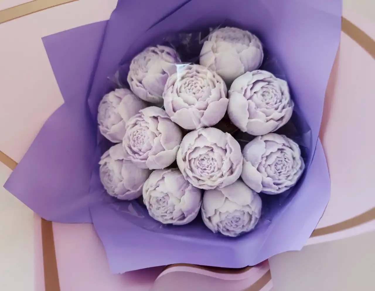 Съедобные шоколадные пионы в нежно-сиреневом оттенке