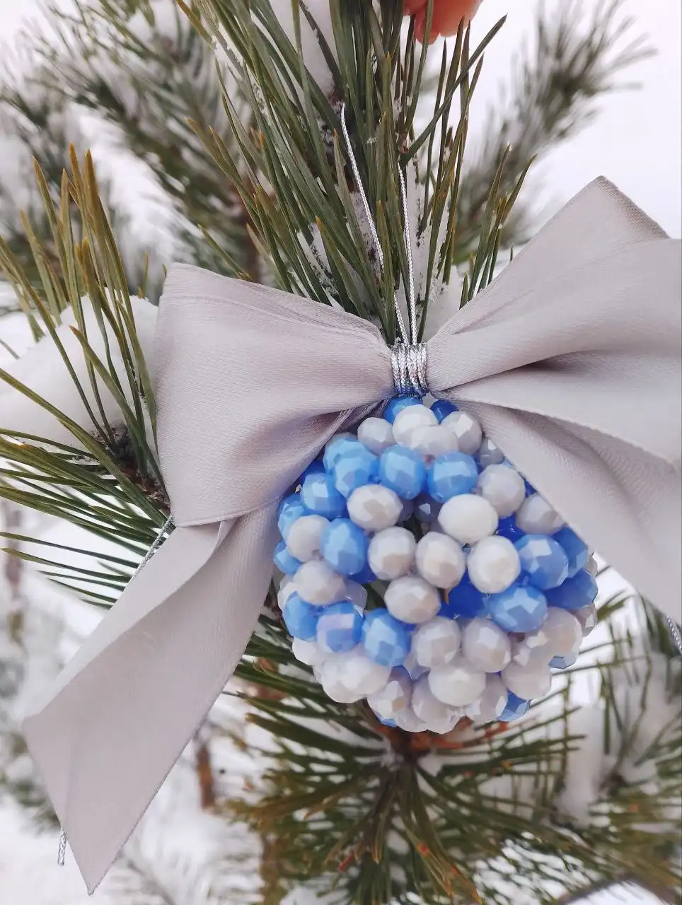 Брелоки, ёлочные шары и корзинки