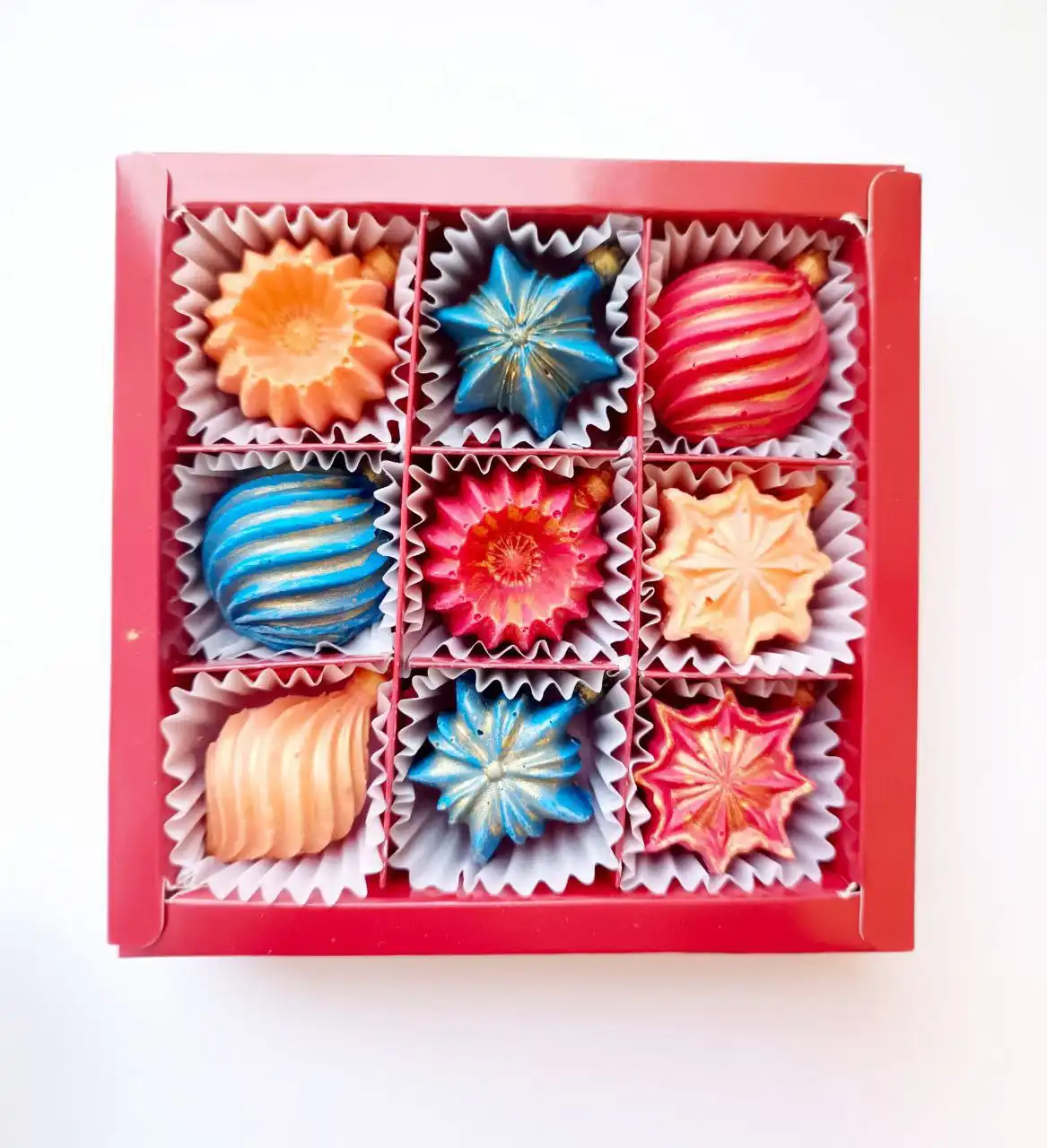 Набор конфет из белого премиум-шоколада в праздничной коробке