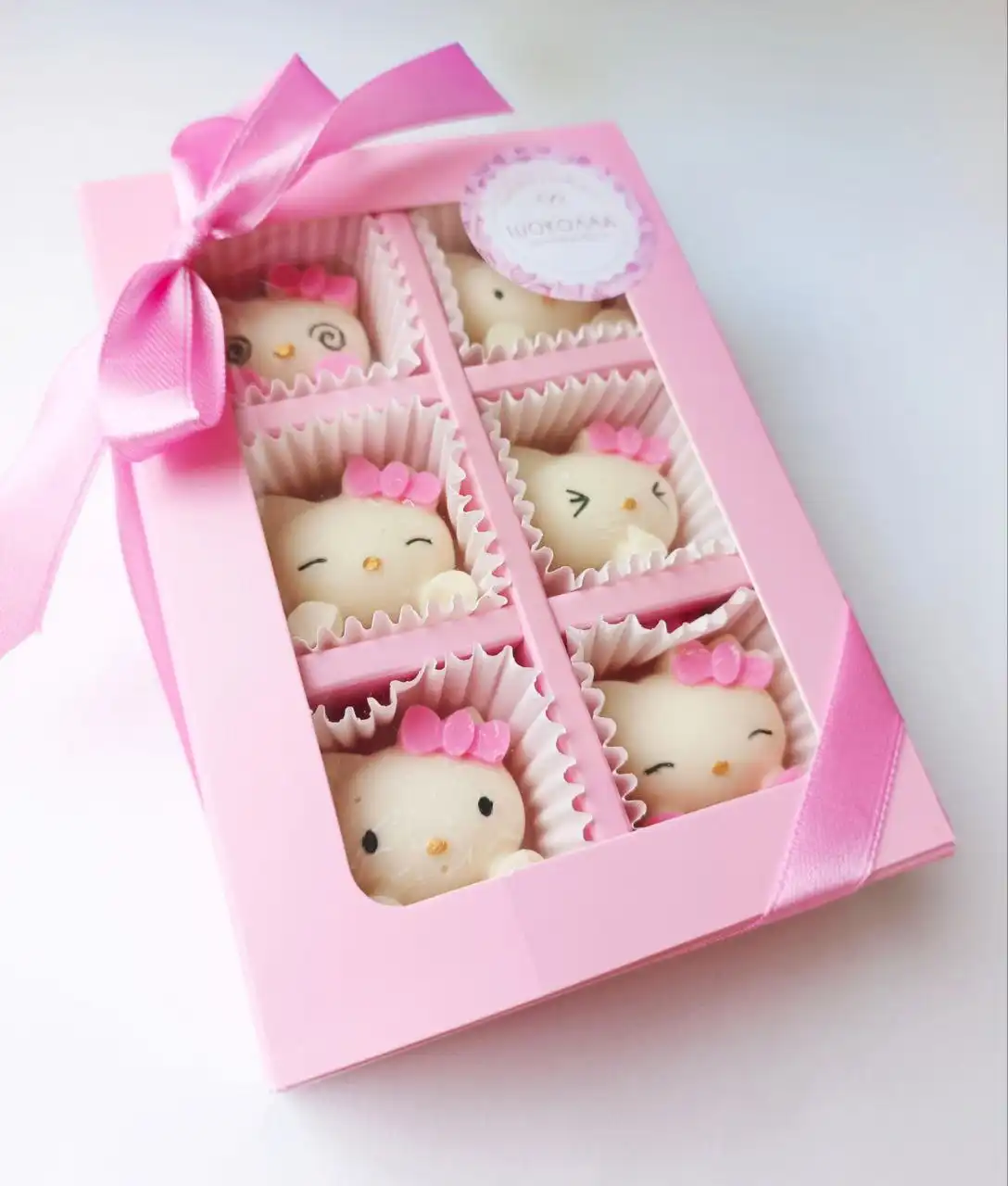 Конфеты ручной работы из белого шоколада с дизайном кошечки