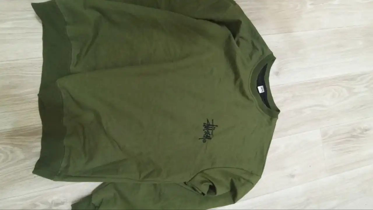 Продам кофту стуси