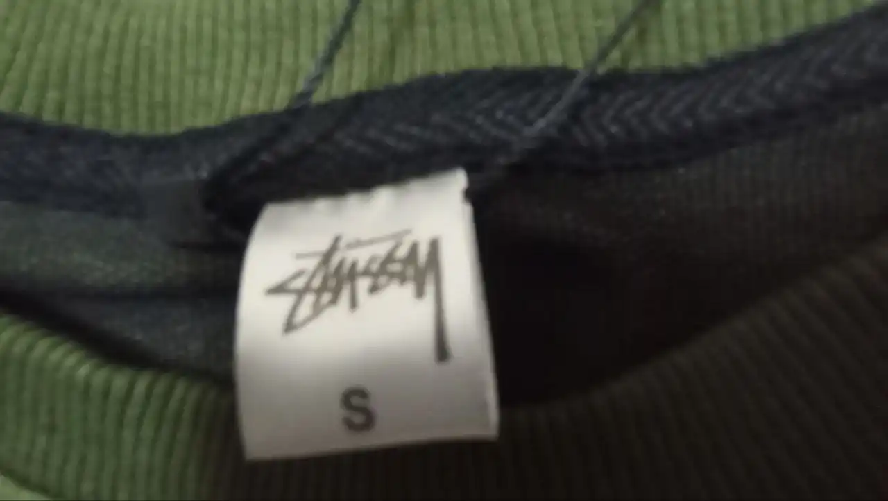 Продам кофту стуси