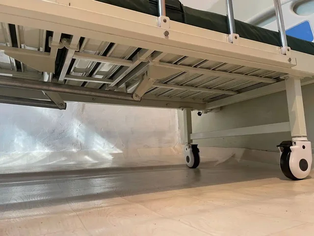 Кровать медицинская бывшая в употреблении - Продукты питания в Владивосток