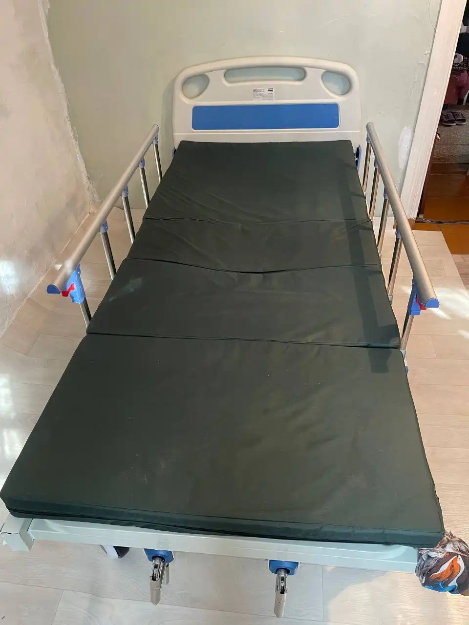 Кровать медицинская бывшая в употреблении