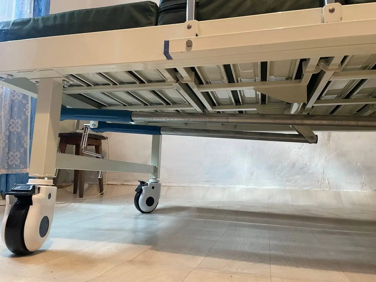 Кровать медицинская бывшая в употреблении