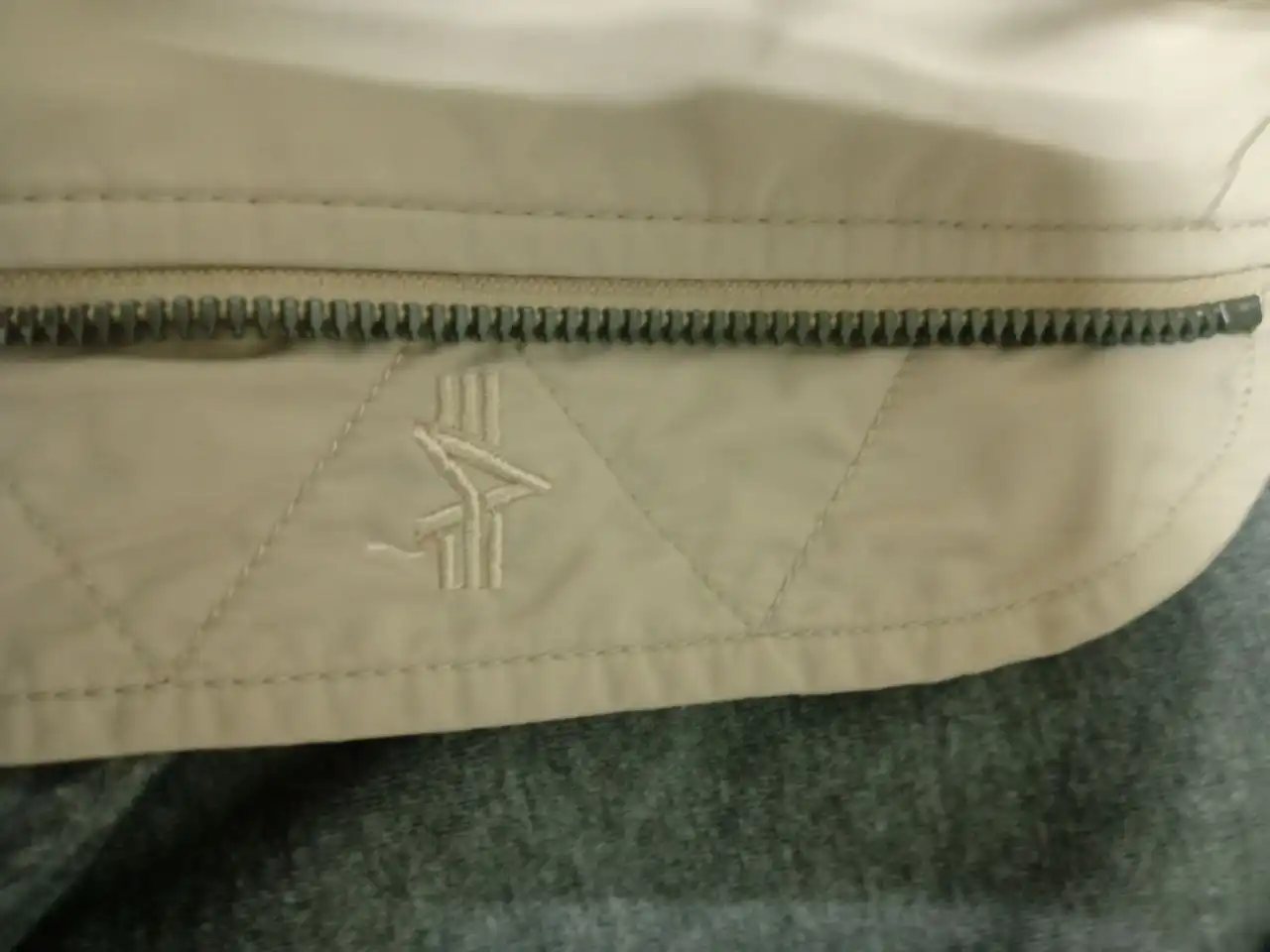 Продам бомбер Alpha Industries MA-1 размер M