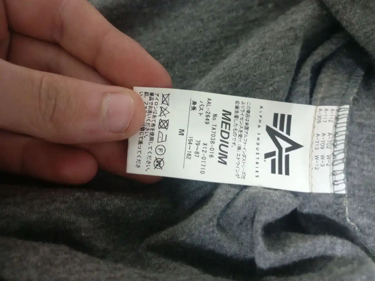 Продам бомбер Alpha Industries MA-1 размер M