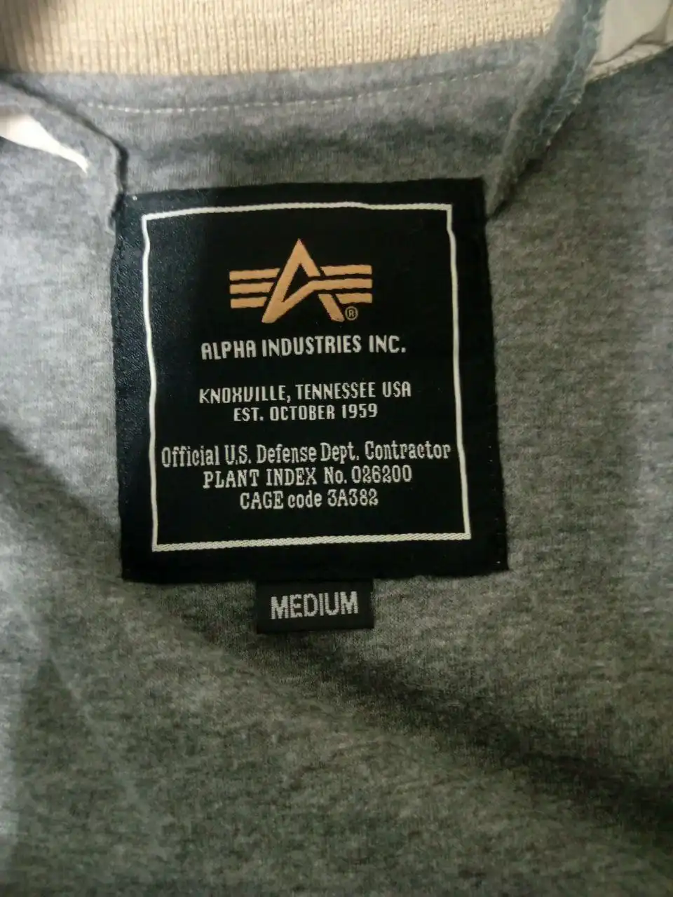 Продам бомбер Alpha Industries MA-1 размер M