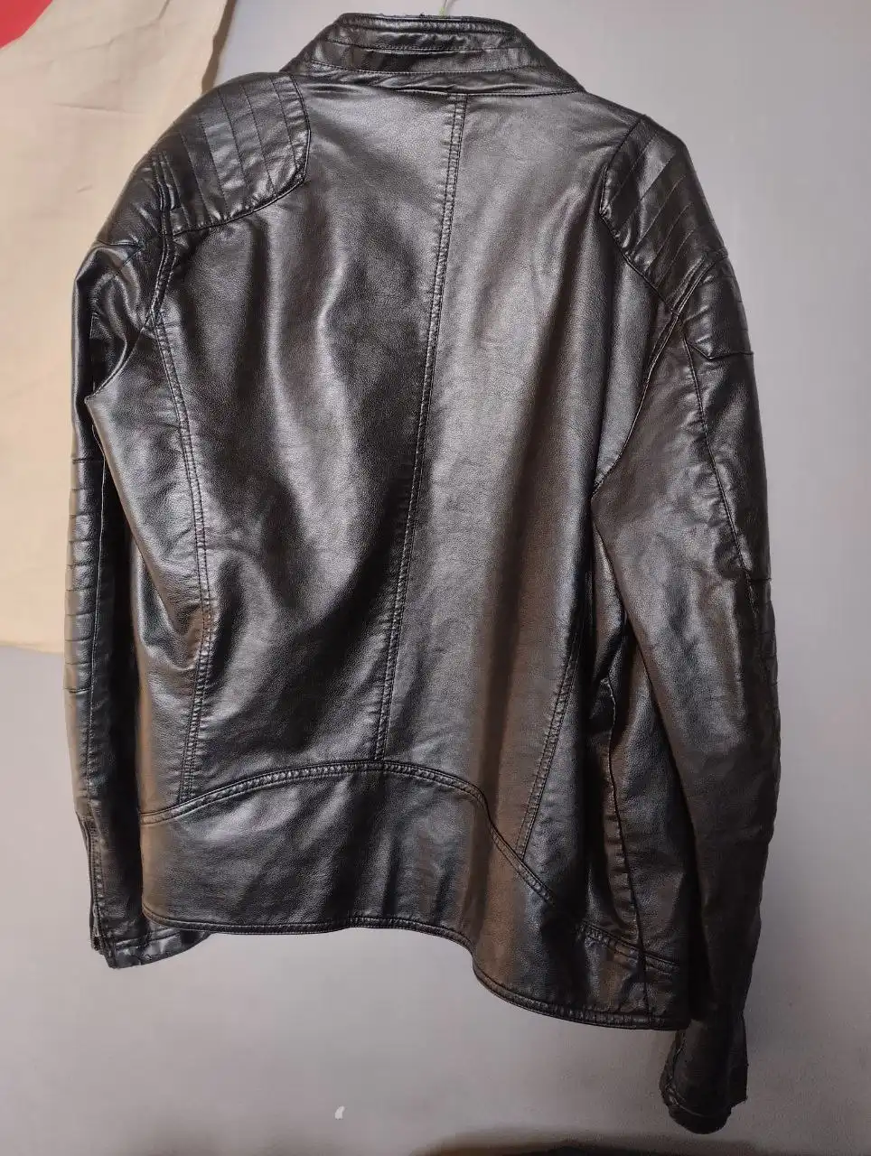 Мужская кожанка размер 54
