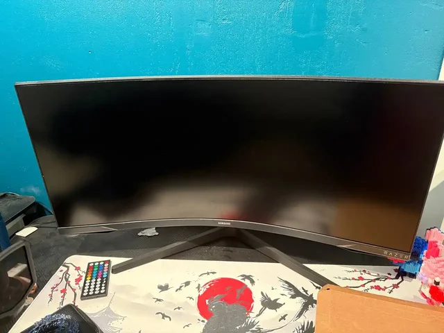 Продажа монитора Samsung Odyssey G5 и компьютерного кресла Cougar Explore S - Электроника в Владивосток