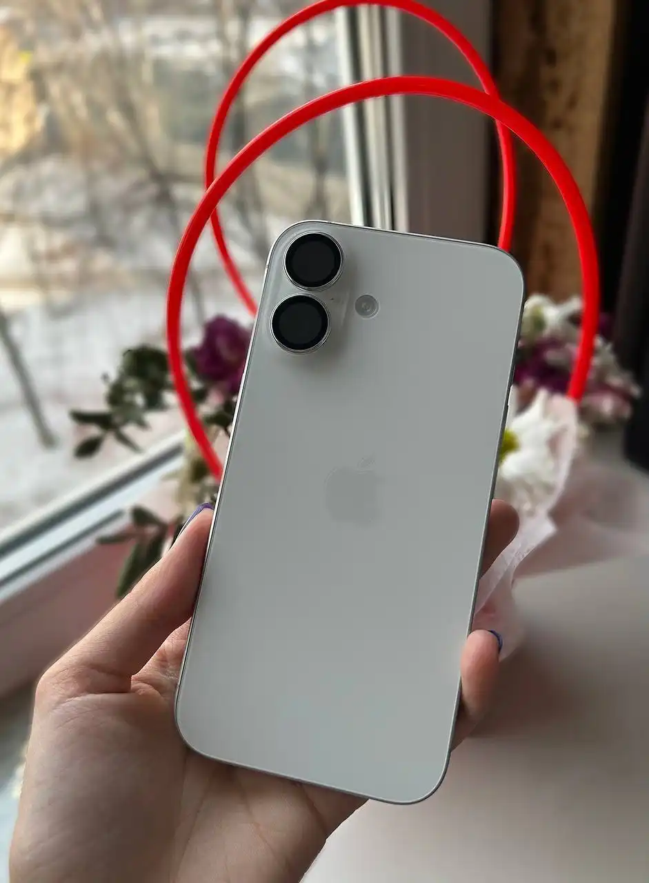 Продажа iPhone 16 256 ГБ в белом цвете - Смартфоны (Электроника) в Владивосток