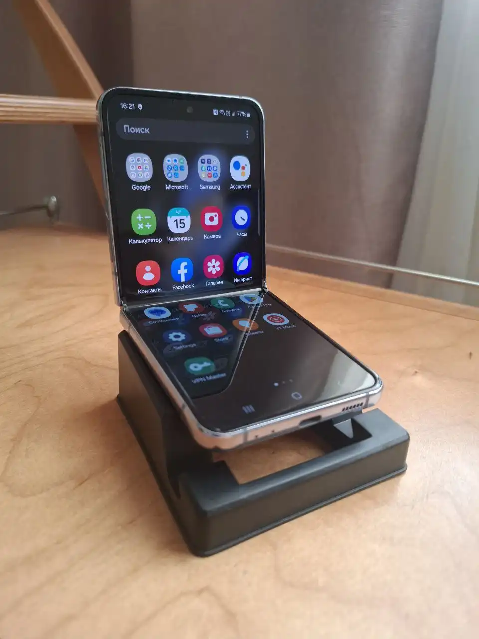 Продам Samsung Galaxy Z Flip4 5G 8G+128G в идеальном состоянии - Смартфоны (Электроника) в Владивосток