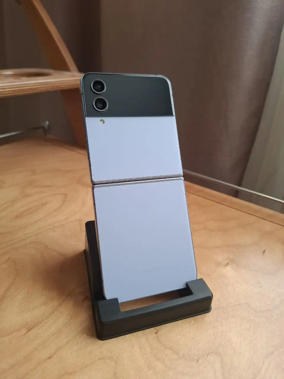 Продам Samsung Galaxy Z Flip4 5G 8G+128G в идеальном состоянии - Смартфоны (Электроника) в Владивосток