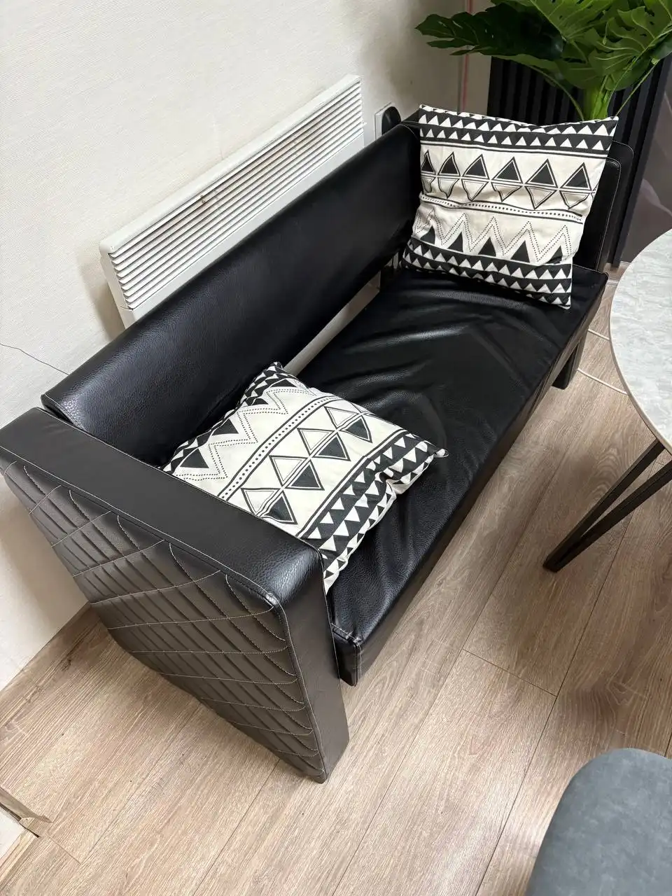 Продажа столов, стульев и диванчиков - Мебель (Барахолка) в Владивосток