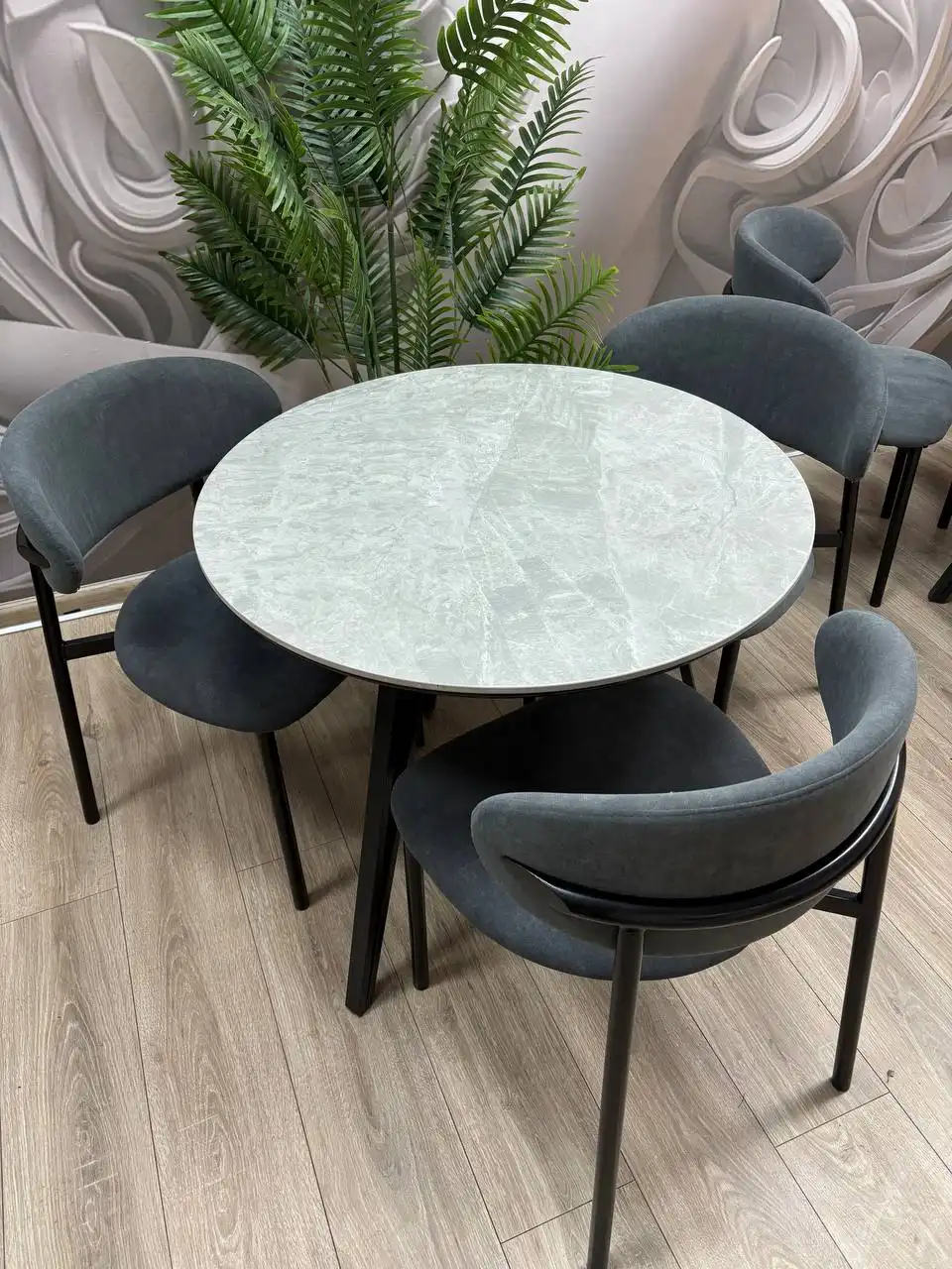 Продажа столов, стульев и диванчиков - Мебель (Барахолка) в Владивосток