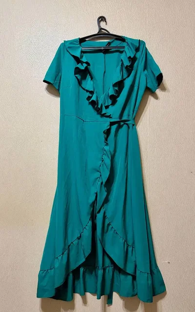 Летнее платье размера 54 с декольте - Рабочая одежда в Владивосток