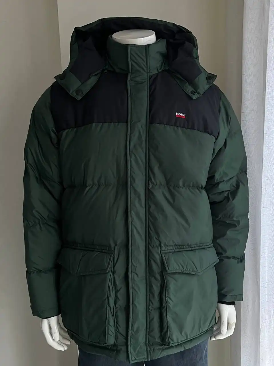 Пуховик Levi’s размер L - Верхняя одежда (Одежда) в Владивосток