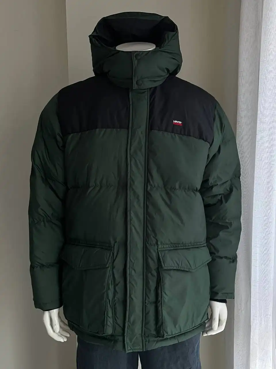 Пуховик Levi’s размер L - Верхняя одежда (Одежда) в Владивосток